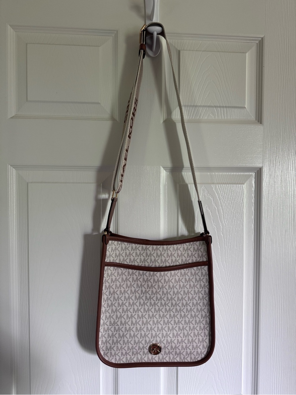 Michael Kors - Cream and Brown Luisa Large Signature Crossbody Bag